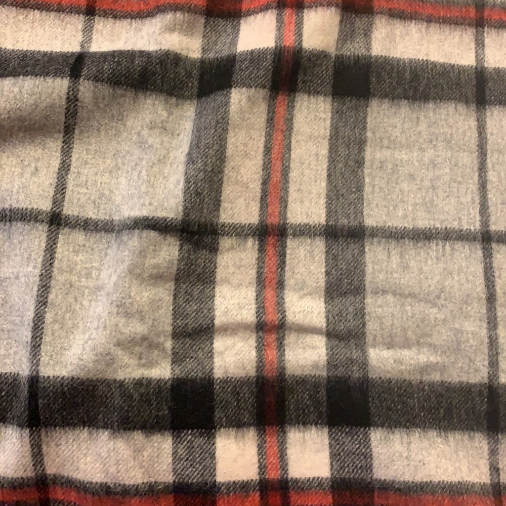 NWT SCARF - Picture 2 of 4